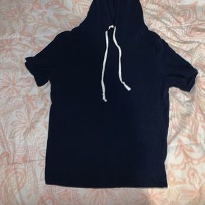 Hooded blue shirt sleeve
